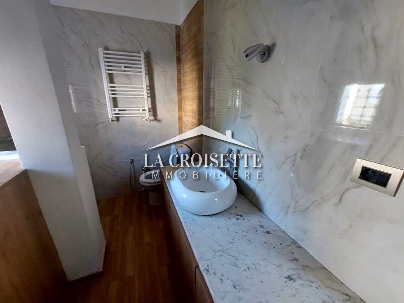 Villa S+3 avec piscine à la Soukra 